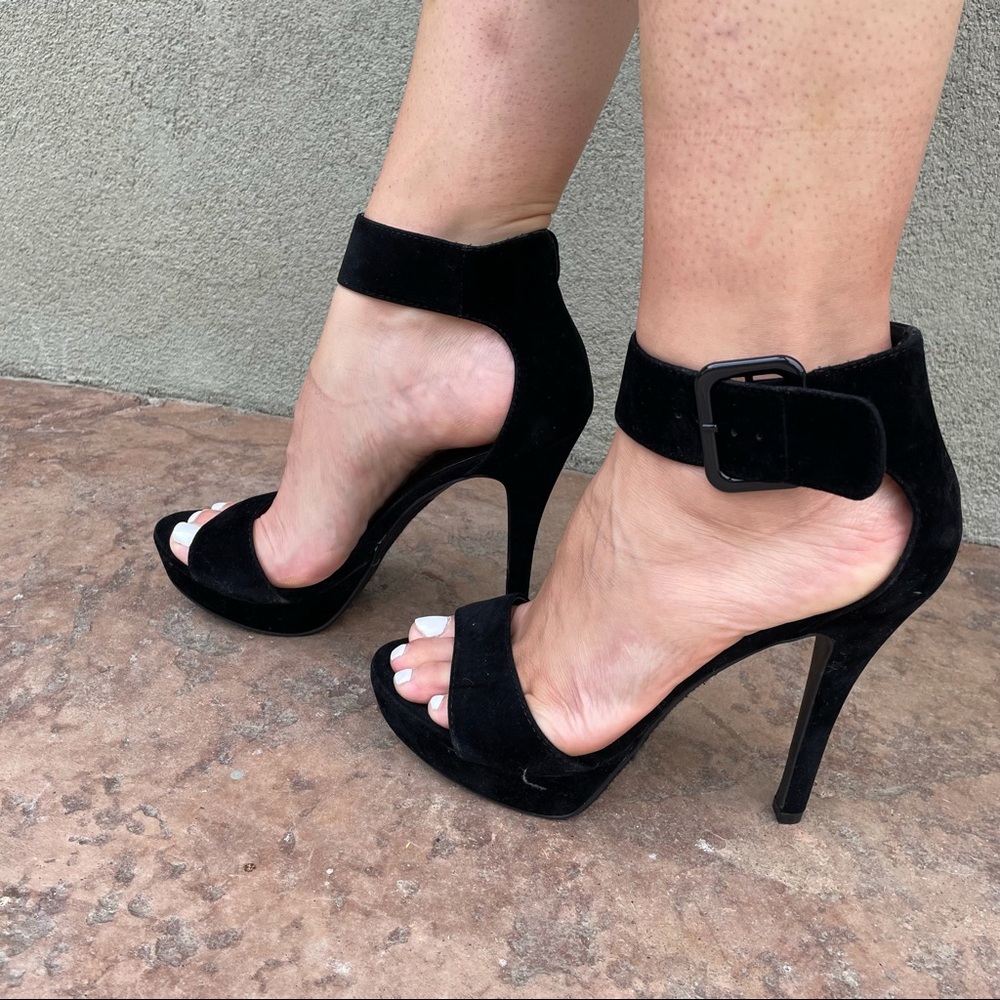 Heels - Picture 4 of 4